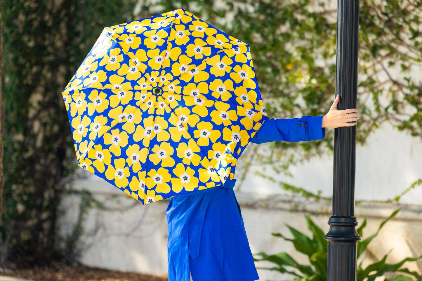Vinrella - Nikki on Blue Bottle Umbrella